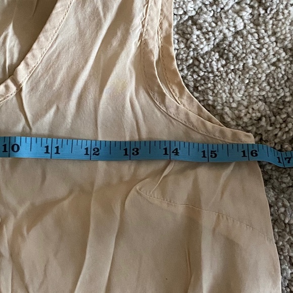 💥3/$25 H&M Cream Ruffle Dress With Pockets Size 6 - Picture 6 of 9